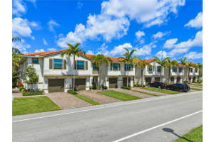 6011 Woods Edge Cir , Riviera Beach, FL 33410 - MLS#A11990351