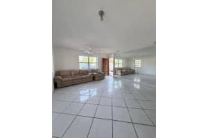 450 Nw 43rd Pl Front Miami, FL 33126 - MLS#A11990387