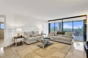 3598 Yacht Club Dr 702 Aventura, FL 33180 - MLS#A11990412