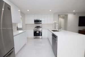 8172 Sw 163rd Ct Miami, FL 33193 - MLS#A11990463