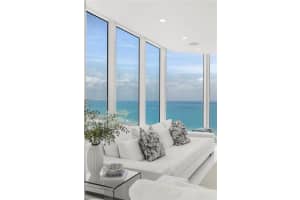 300 Pointe Dr , Miami Beach, FL 33139 - MLS#A11990737