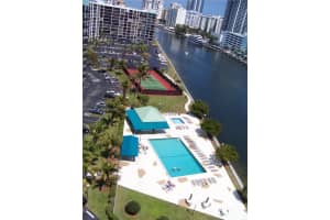 200 Leslie Dr , Hallandale Beach, FL 33009 - MLS#A11990790