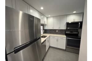 9330 Lagoon Pl 109 Davie, FL 33324 - MLS#A11991109