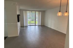 9330 Lagoon Pl 109 Davie, FL 33324 - MLS#A11991109