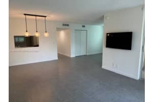 9330 Lagoon Pl 109 Davie, FL 33324 - MLS#A11991109