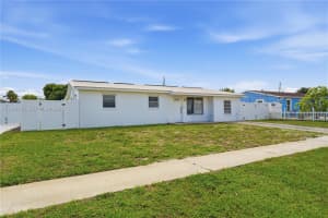 3352 Taconic Dr , West Palm Beach, FL 33406 - MLS#A11991112