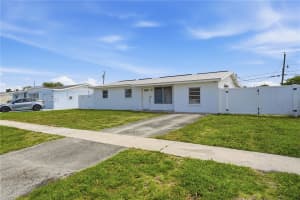 3352 Taconic Dr , West Palm Beach, FL 33406 - MLS#A11991112