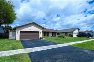 8631 48th St , Lauderhill, FL 33351 - MLS#A11991155