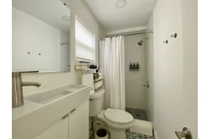 1121 Ne 1st Ave 4 Fort Lauderdale, FL 33304 - MLS#A11991240