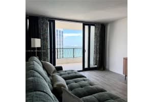 555 15th St , Miami, FL 33132 - MLS#A11991292