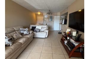 9715 Fontainebleau Blvd , Miami, FL 33172 - MLS#A11991308