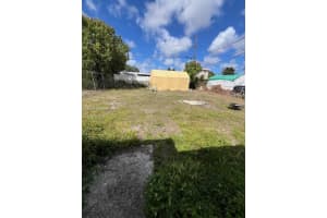 2305 Nw 13 Ct Fort Lauderdale, FL 33311 - MLS#A11991435