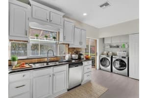 11407 Lakeview Dr Coral Springs, FL 33071 - MLS#A11991577