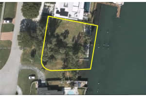 10801 Bayshore Dr , Miami, FL 33161 - MLS#A11991584