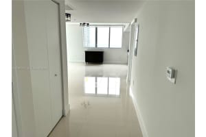 92 Sw 3rd St 2905, Miami