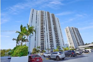 3675 Country Club Drive, Aventura, FL 33180 - MLS#A11991724