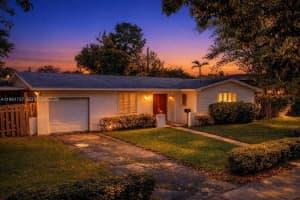 8285 Sw 104th St, Miami