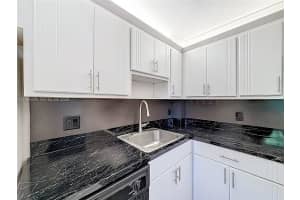 605 Oaks Dr , Pompano Beach, FL 33069 - MLS#A11991825