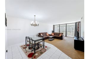 605 Oaks Dr , Pompano Beach, FL 33069 - MLS#A11991825