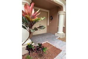 2800 Kinsington Cir, Weston