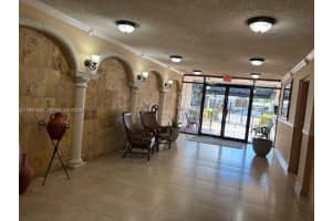 5033 7th St , Miami, FL 33126 - MLS#A11991888