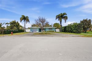 2725 Se 2nd Ct Pompano Beach, FL 33062 - MLS#A11991922