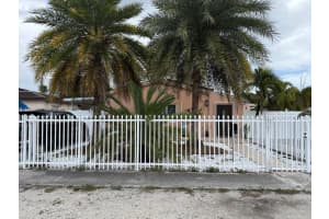 625 E 8th Ln, Hialeah