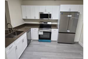 302 Lakeview Dr E Royal Palm Beach, FL 33411 - MLS#A11992003