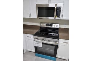 302 Lakeview Dr E Royal Palm Beach, FL 33411 - MLS#A11992003