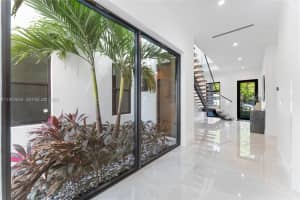 1122 Ne 10th Ave B Fort Lauderdale, FL 33304 - MLS#A11992043