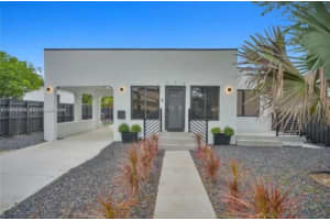 111 Nw 46th St, Miami