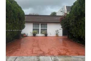 6755 Crooked Palm Ter, Miami Lakes