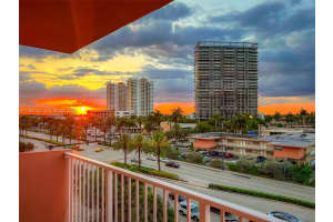 2200 E Hallandale Beach Blvd 605 Hallandale Beach, FL 33009 - MLS#A11992142