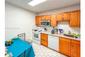 2200 E Hallandale Beach Blvd 605 Hallandale Beach, FL 33009 - MLS#A11992142