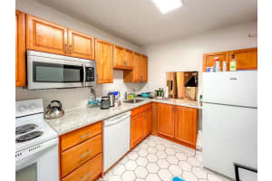 2200 E Hallandale Beach Blvd 605 Hallandale Beach, FL 33009 - MLS#A11992142