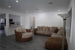 181 Ne 121st St, North Miami