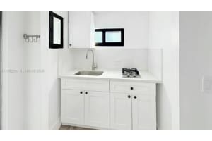 233 W 39th Pl, Hialeah