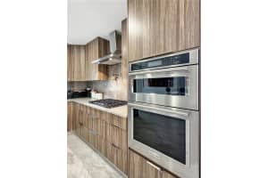 233 W 39th Pl Hialeah, FL 33012 - MLS#A11992206