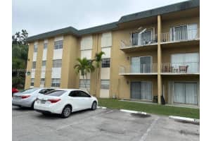 5400 Sw 77 Court 2r, Miami