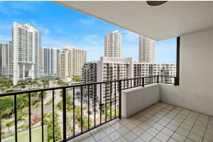 520 Brickell Key Dr , Miami, FL 33131 - MLS#A11992310