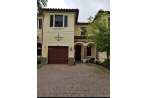 3323 W 90th Ter, Hialeah