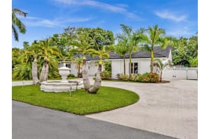 413 Tamarind Dr Hallandale Beach, FL 33009 - MLS#A11992384