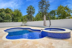 30 Bentley Dr , Miami Springs, FL 33166 - MLS#A11992398