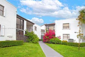 9441 Fontainebleau Blvd , Miami, FL 33172 - MLS#A11992435