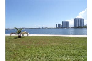 2920 Point East Dr N111, Aventura