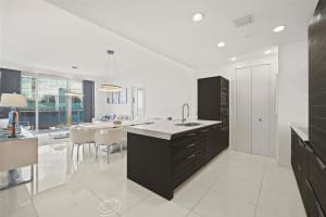 200 Biscayne Boulevard Way 5009, Miami