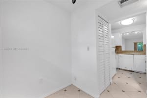 1021 Mockingbird Ln APT 302, Plantation, FL 33324, - MLS#A11992560