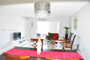 9020 Sunrise Lakes Blvd 304, Sunrise