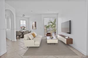 10012 7th St , Miami, FL 33172 - MLS#A11992588