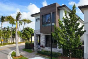 8002 Nw 43rd St, Doral